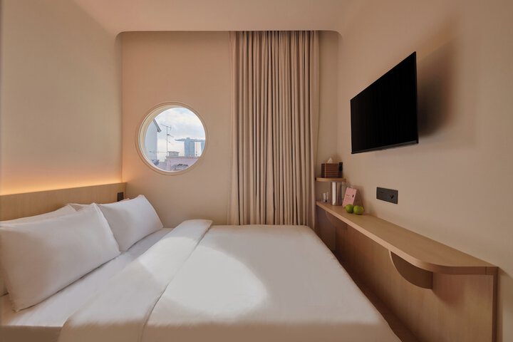 Room 9 of 20