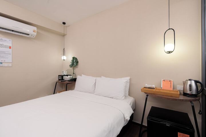 Room 27 of 95