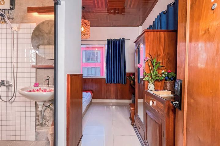 Room 28 of 79