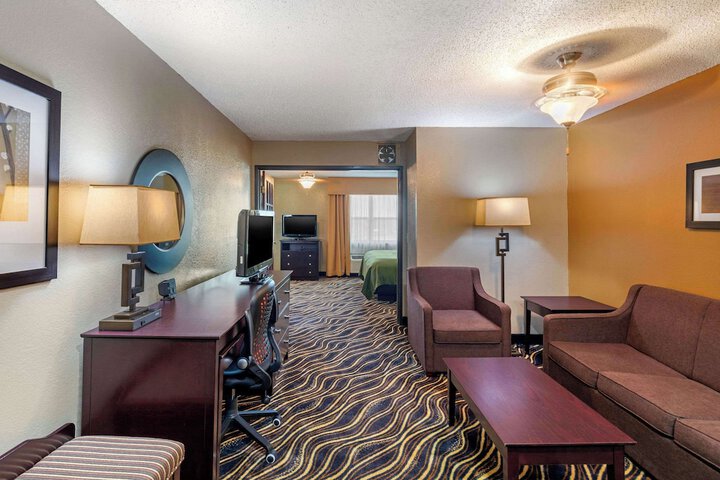 Suite 2 Queen Beds (4 of 26)