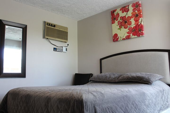 Standard Room, King or Two Doubles (5 of 7)