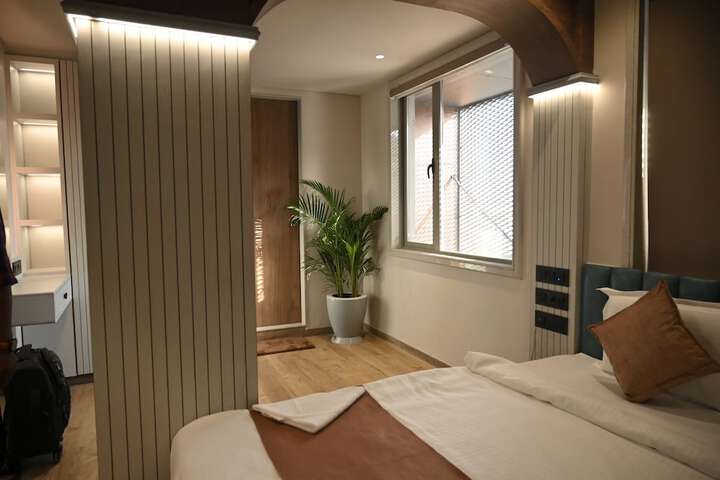 Room 9 of 17