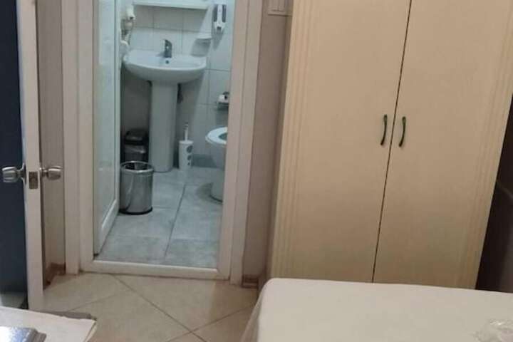 Room 4 of 19