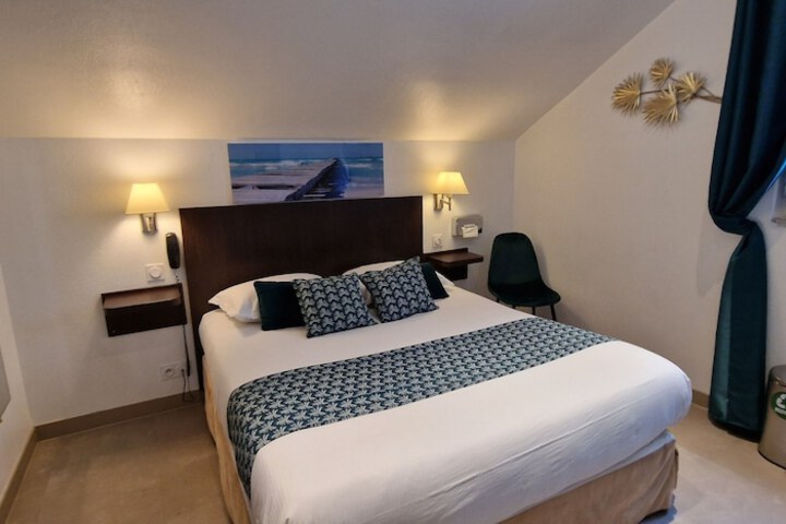 Room 4 of 28