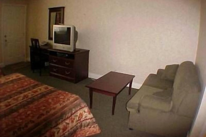 Classic Room 2 Double Beds (2 of 3)