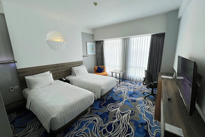 Room 6 of 122