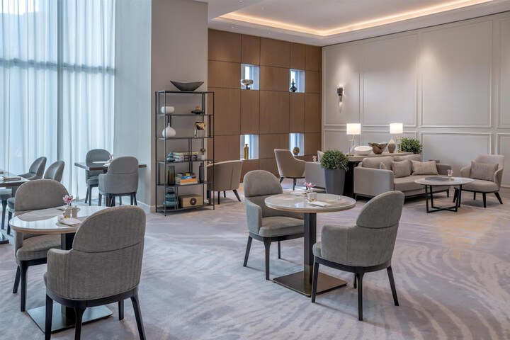 Lounge 121 of 153