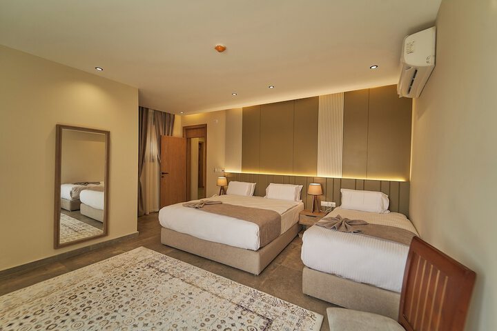 Room 93 of 148
