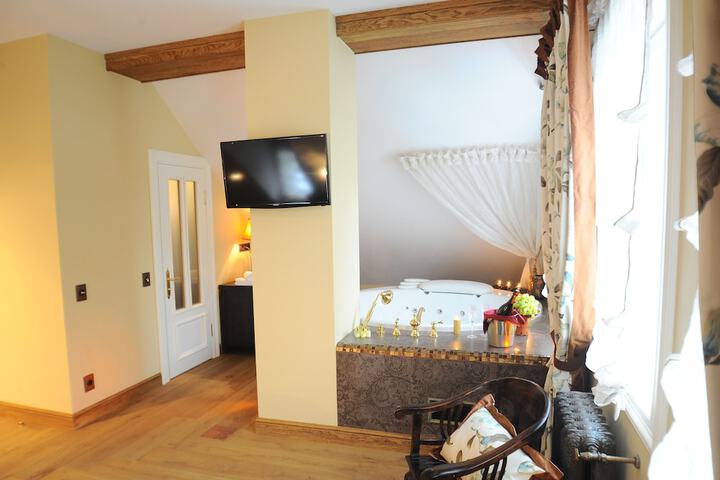 Room 6 of 54