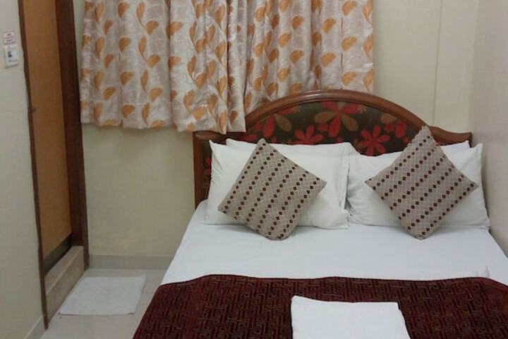 Room 11 of 27
