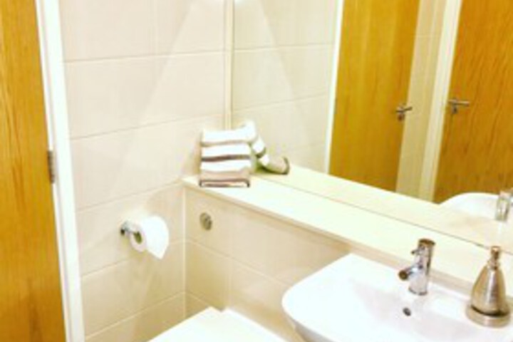 Room 4 of 25