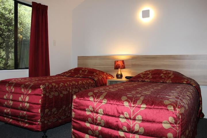 Room 4 of 33