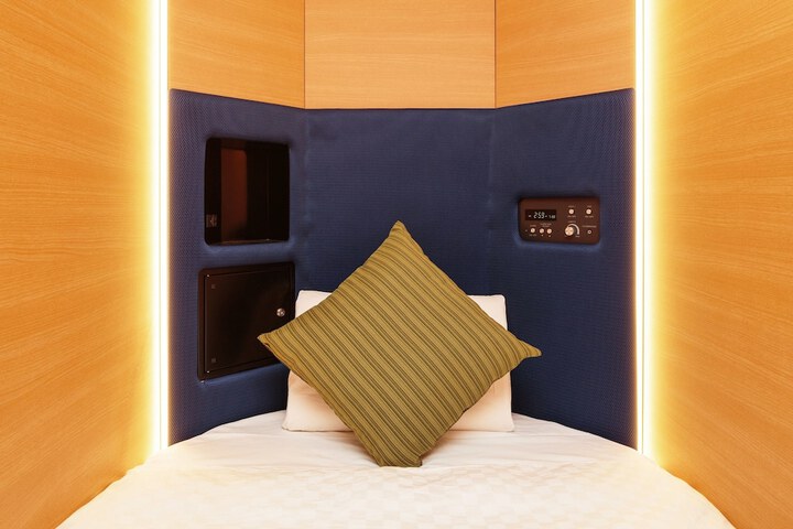 Room 6 of 25