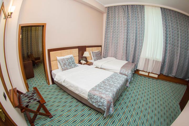 Room 9 of 33