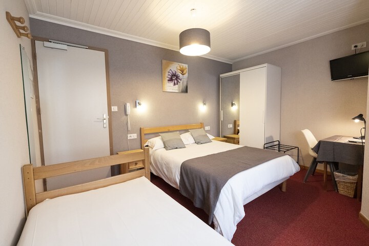 Room 2 of 33