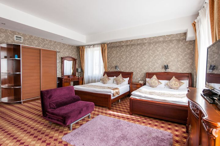 Room 7 of 48
