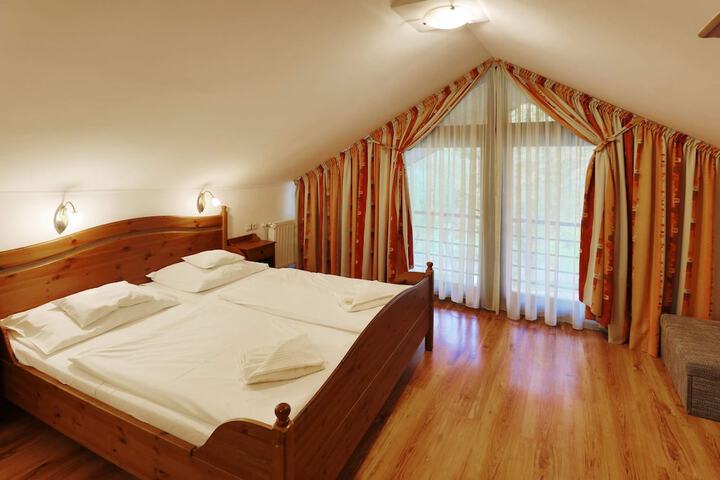 Room 8 of 38