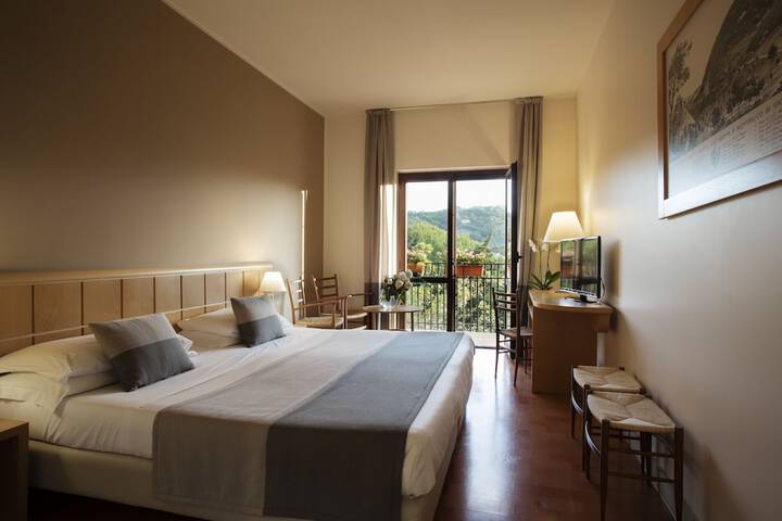Room 8 of 35