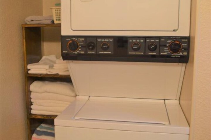Laundry 25 of 47