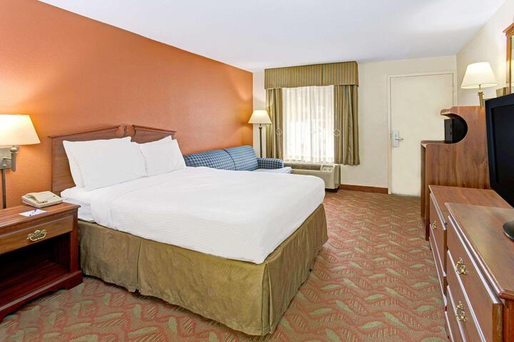 2 Queen Beds (5 of 11)