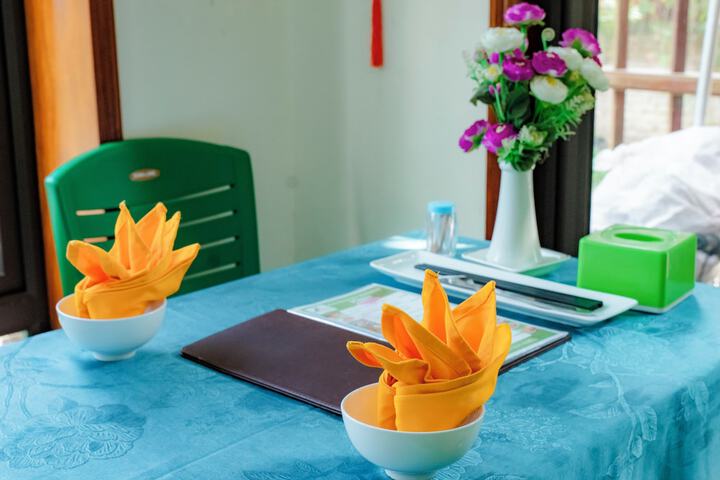 Dining 65 of 98