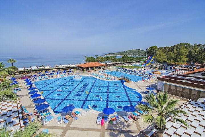 Hotel Pool