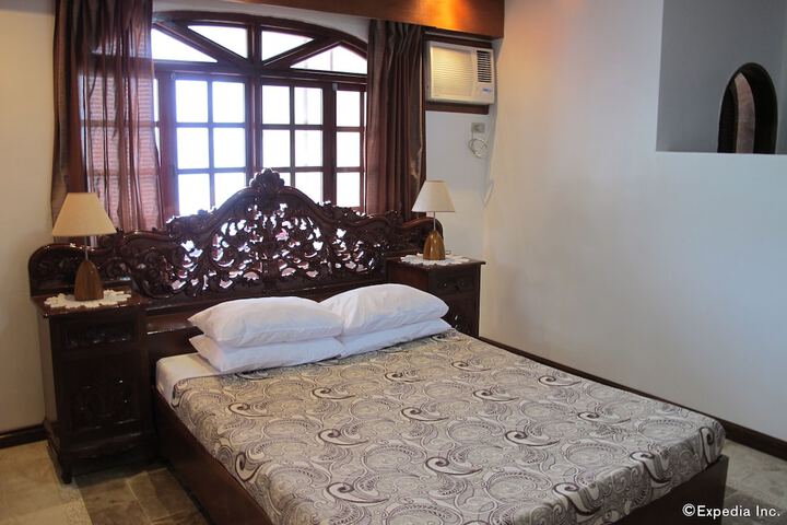 Room 3 of 99