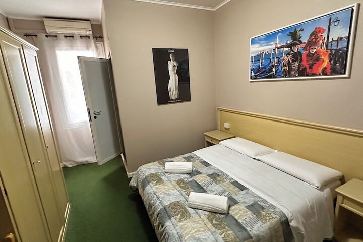 Room 17 of 38