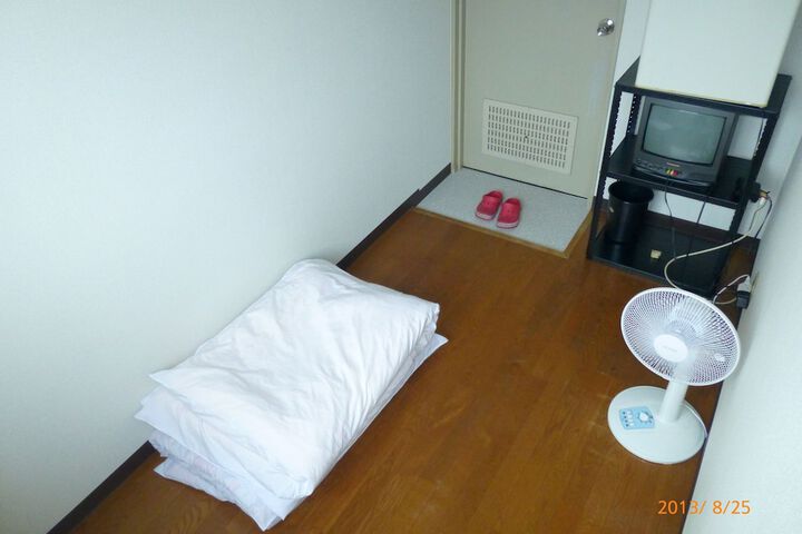 Room 9 of 48
