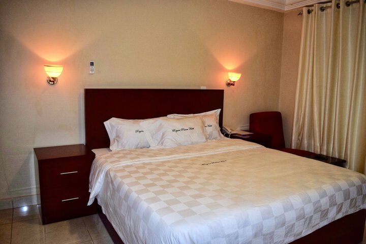 Room 7 of 33