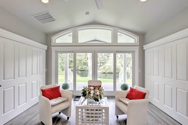 Contemporary Tacoma Cottage w / Deck & Pond!