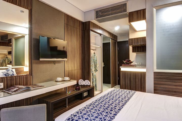 Room 10 of 32