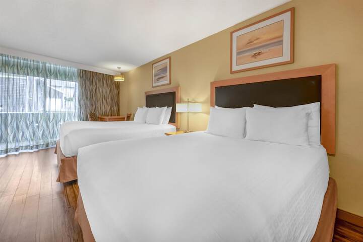 Room 32 of 65