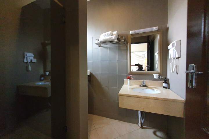 Room 18 of 29