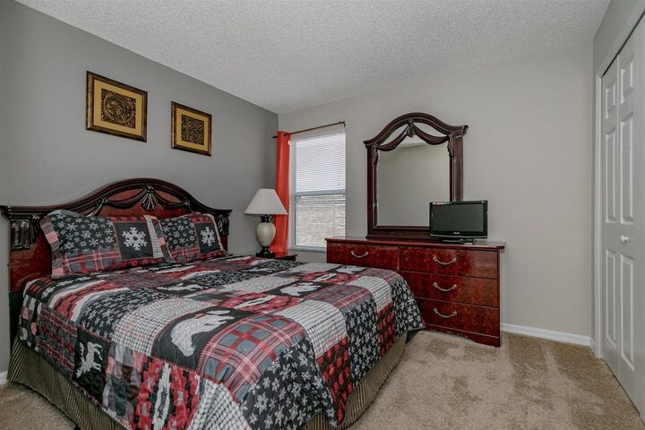 Room 2 of 32