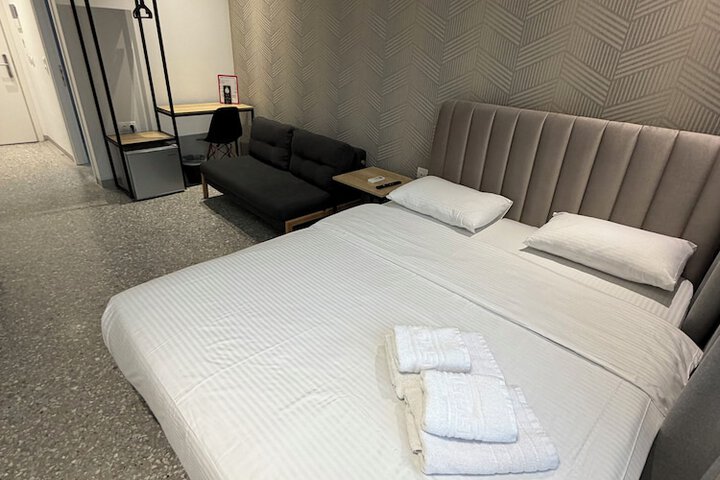 Room 10 of 86