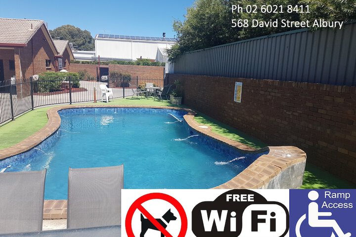Hotel Pool