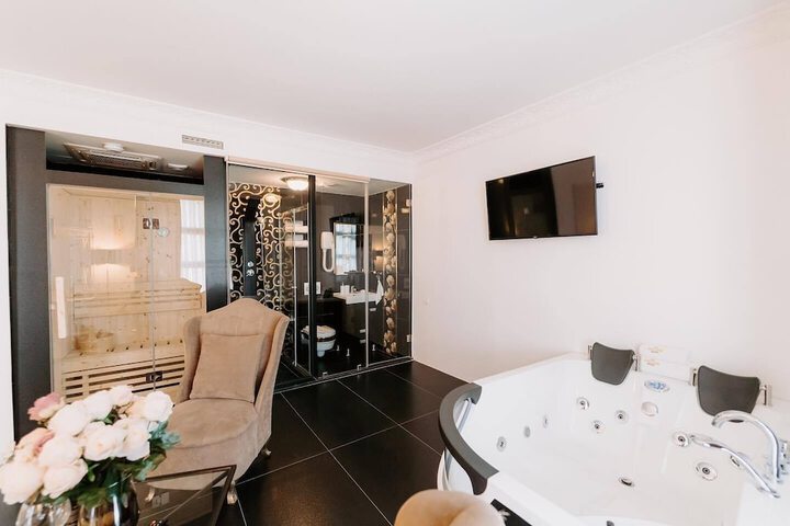 Room 6 of 21