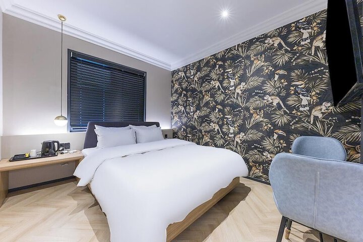 Room 3 of 72