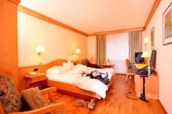 Room 5 of 30