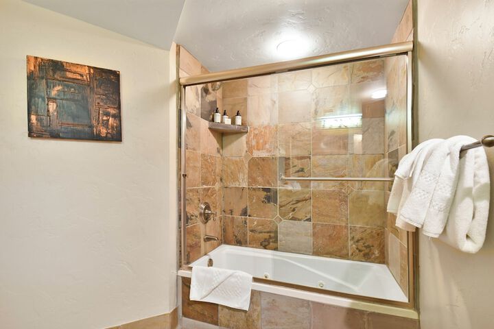 Room 119 of 181