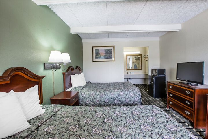 Room 12 of 19
