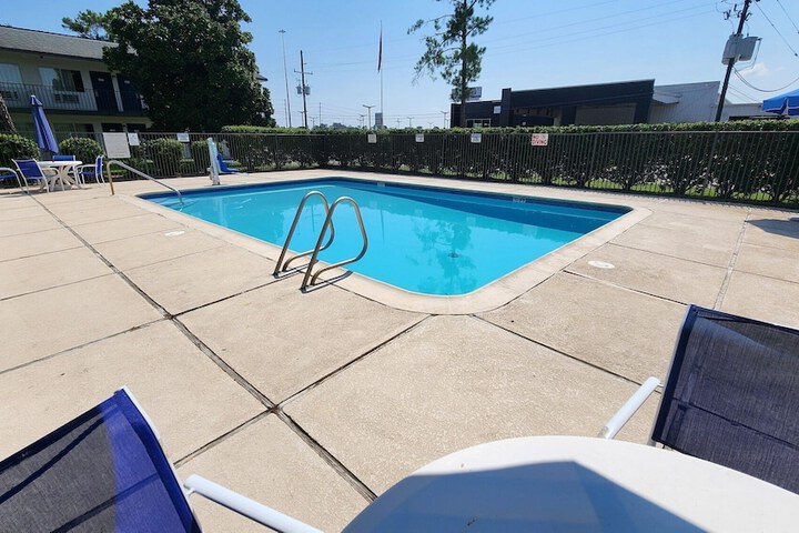 Pool 103 of 125