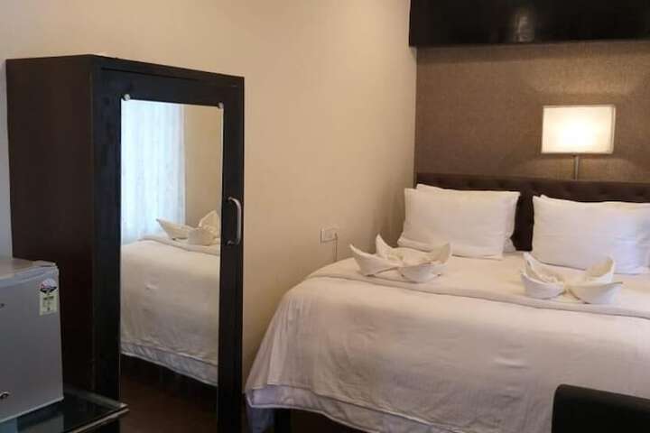Room 6 of 20