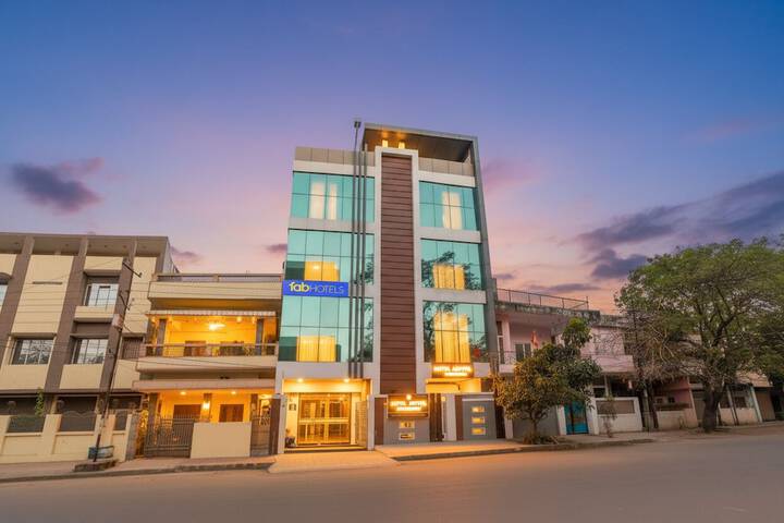 FabHotel Super 3 Premium - 800m from Kashi Vishwanath Temple