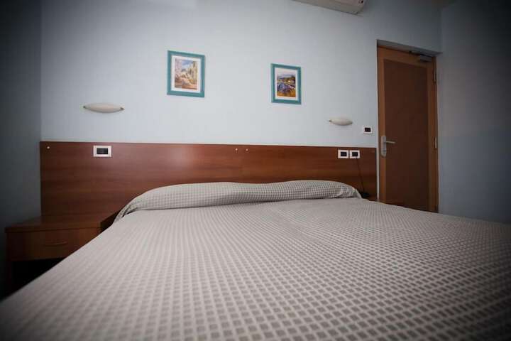 Room 21 of 119