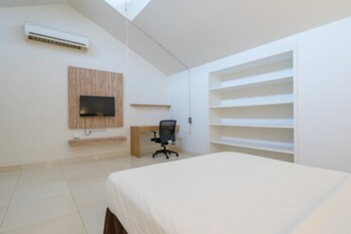 Room 11 of 14