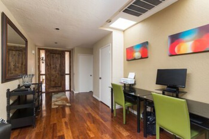 Business Center 5 of 23