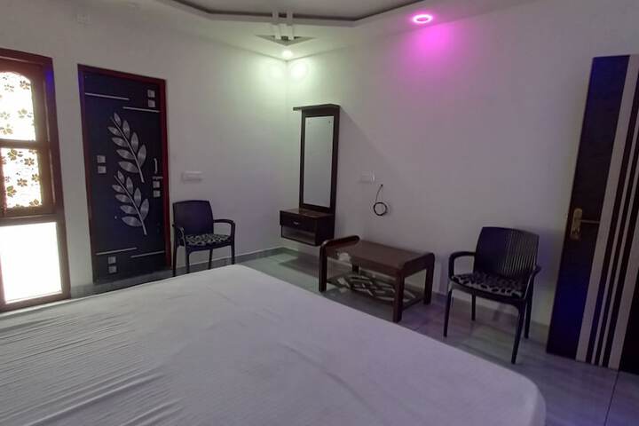 Room 15 of 33