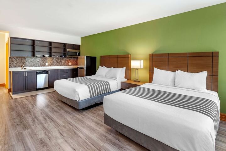 2 Queen Beds High Speed Internet Full Kitchen Coffee Maker, Hair Full Breakfast (16 of 16)